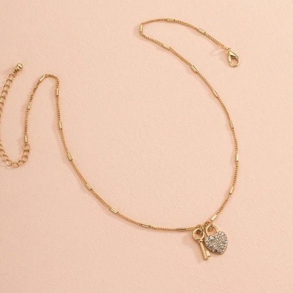 3/$30 💛 Rhinestone Lock and Key Necklace - Picture 3 of 5